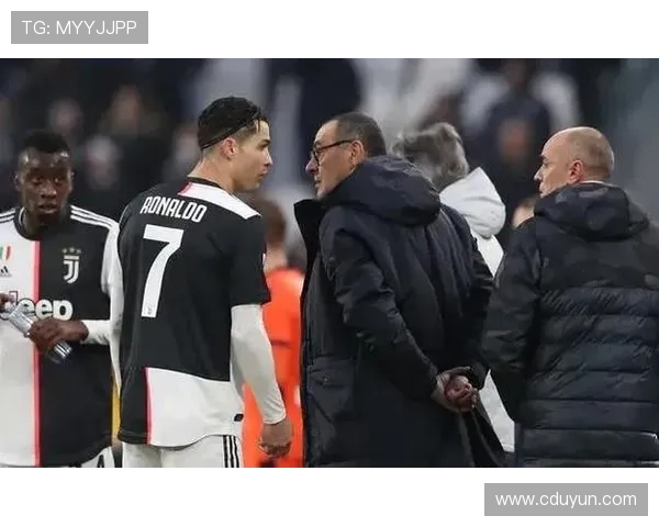 尤文前球员揭露C罗对萨里战术不满用吃草方式表达自己对比赛的理解